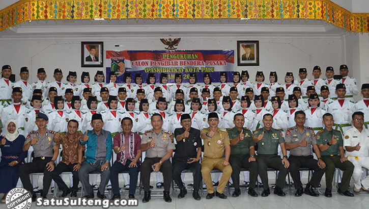 Walikota Palu Kukuhkan 66 Paskibraka Kota Palu 2017