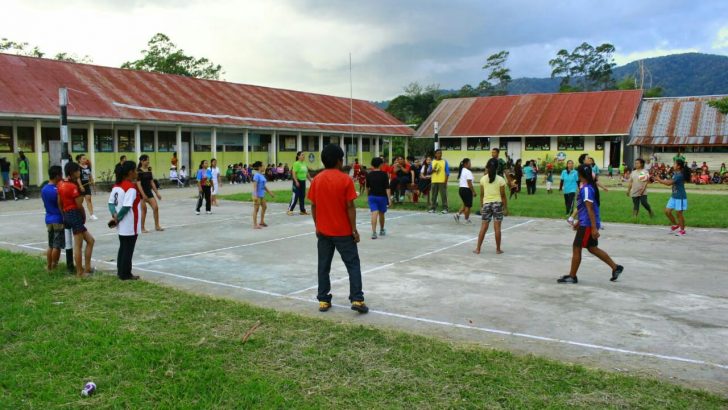Turnamen Bola Kaki dan Bola Volly TMMD 102 Poso Dekatkan TNI dan Masyarakat
