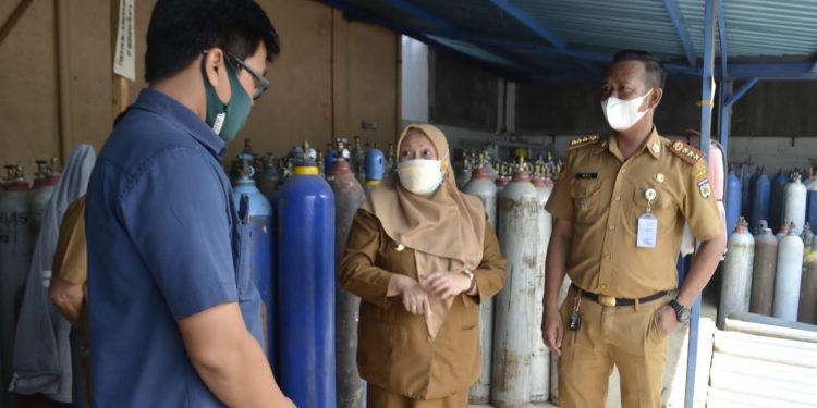 Krisis Oksigen, Wawali Palu Cek Stok Oksigen di PT. Tira Austenite Tbk