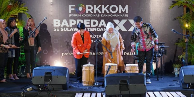 Reny A Lamadjido: Kegiata FORKKOM Bappeda, Momentum Kurangi Gunakan Air Minum Kemasan Plastik