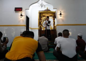 Walikota Palu Jadi Khatib Sholat Jumat di Mesjid Nurul Ikhsan Polresta Palu