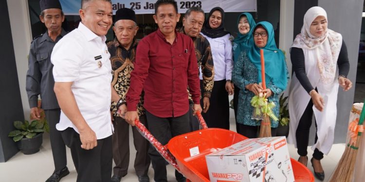 Walikota Palu Resmikan Kantor Kelurahan Tanamodindi