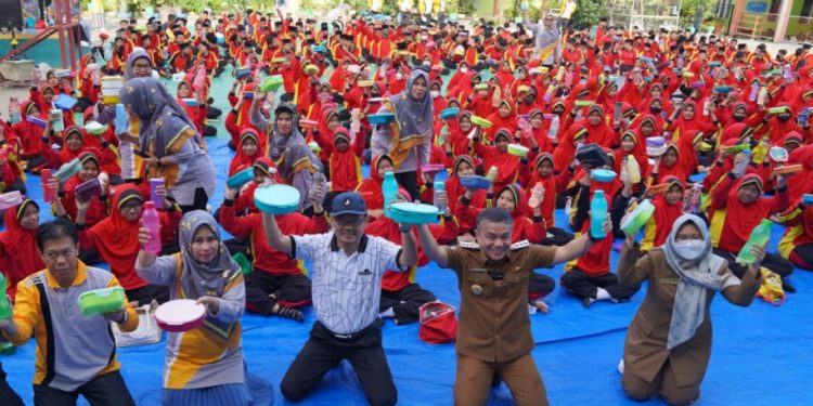 Walikota Launching Gerakan Aksi Bergizi dan Penanganan Sampahku Tanggungjawabku MTs Negeri 2 Kota Palu