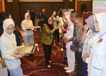 Sekda Kota Palu Menghadiri Capping Day Politeknik Cendrawasih Palu