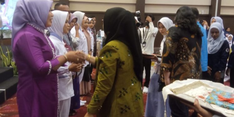 Capping Day jadikan bidan profesional dalam pelayanan dan penuh kasih sayang
