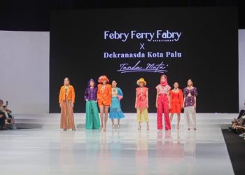 Dekranasda Kota Palu Berkolaborasi Bersama FFF Perkenalkan Busana Tenun Kelor di Fashion Week Jakarta