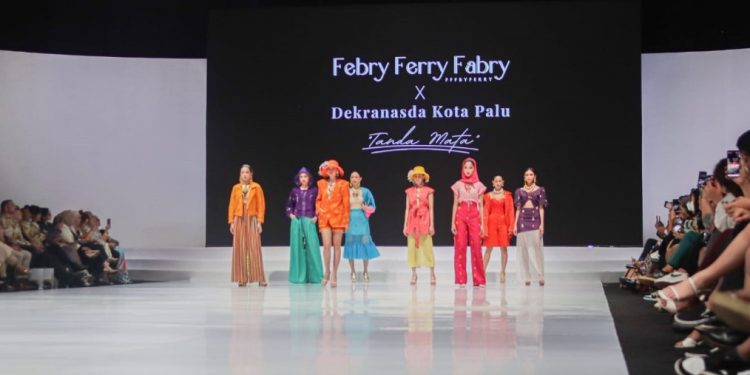 Dekranasda Kota Palu Berkolaborasi Bersama FFF Perkenalkan Busana Tenun Kelor di Fashion Week Jakarta
