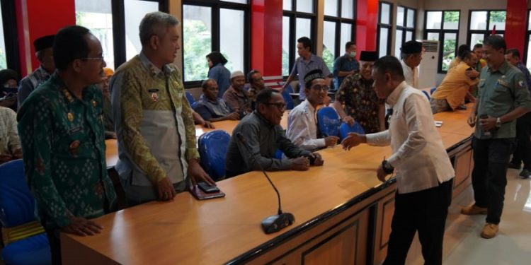 Rencana Renovasi Masjid Agung Baiturrahim Lolu, Hadianto : Pengurusan Masjid, kotak amal, dan hal lainnya itu semua kembali ke masyarakat.