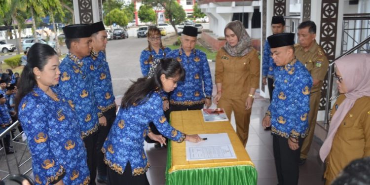 Wali Kota Pimpin Pengambilan Sumpah 220 PNS Baru di Lingkup Pemkot Palu