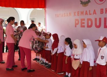 Memperingati HUT Ke-43 YKB Bagikan 2.000 Paket Sembako Kepada Masyarakat Huntap Tondo