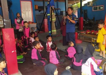 Damkarmat Kota Palu melaksanakan program Edudamkar untuk TK dan PAUD