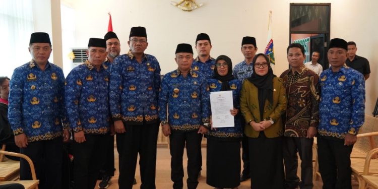 Walikota Palu Lantik Walawati sebagai Kadis Dukcapil Kota Palu