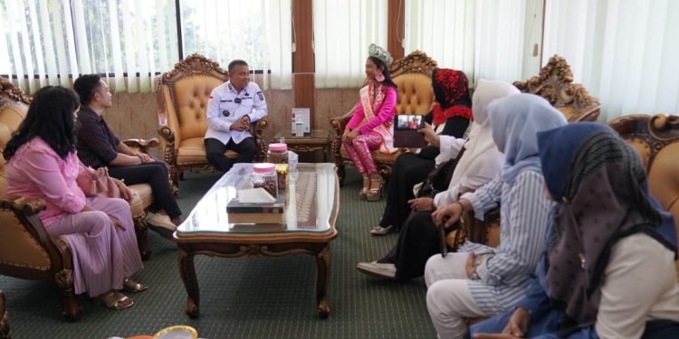 Wali Kota Palu Menerima Kunjungan Peraih Juara 1 Little Miss International 2023