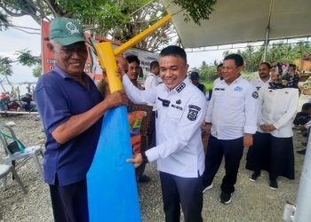 Walikota Palu Serahkan 63 Bantuan Kapal Untuk Nelayan Teluk Palu