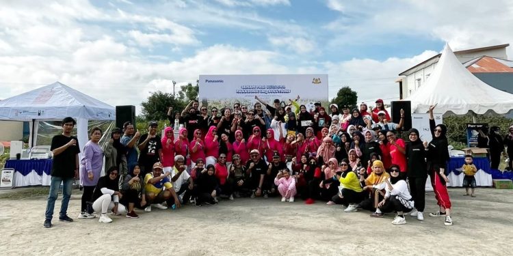 Panasonic Mengajak Masyarakat Kota Palu Senam Pagi Bersama