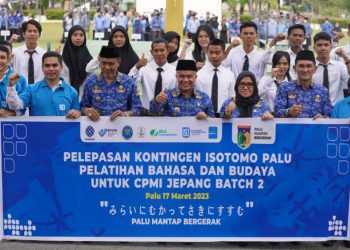 Wali Kota Melepas Kontingen Isotomo Palu Ke Jepang, Gajinya Rp25 Juta Perbulan