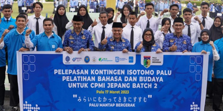 Wali Kota Melepas Kontingen Isotomo Palu Ke Jepang, Gajinya Rp25 Juta Perbulan