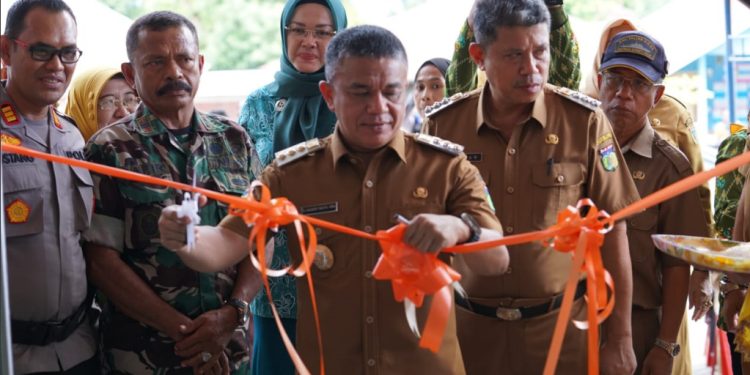 Resmikan Kantor Kecamatan Ulujadi, Ini Harapan Wali Kota