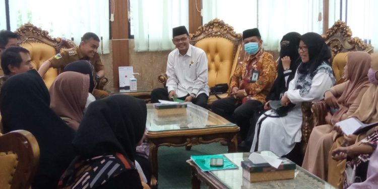 Wali Kota Palu Menerima Kunjungan Kakankemenag Kota Palu Bersama Guru Agama SD dan SMP