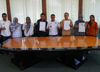 Wali Kota Palu Menandatangani Perjanjian ‘Layanan Alpukat’