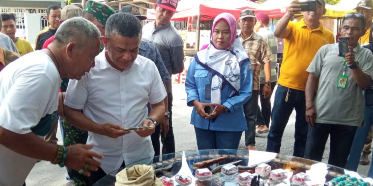 Wali Kota Palu Resmikan Pasar Batu Akik di Kelurahan Kamonji