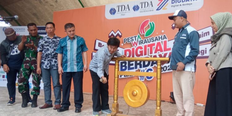 Kadis Kearsipan Dan Perpustakaan Kota Palu Menghadiri Pesta Wirausaha