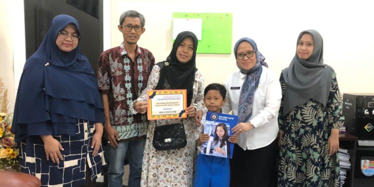 Apresiasi Siswa Berprestasi, Sekkot Beri Beasiswa Kepada Andi Al Rasyid