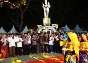 Wawali Palu Membuka Secara Resmi Event Kampung Baru Fair 2023 Sekaligus Meresmikan Tugu Mandura