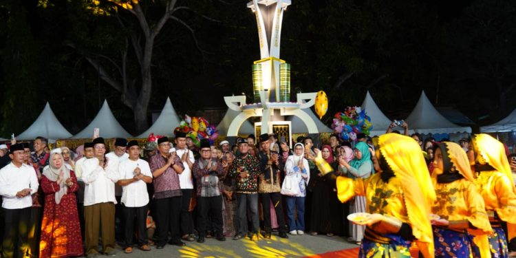 Wawali Palu Membuka Secara Resmi Event Kampung Baru Fair 2023 Sekaligus Meresmikan Tugu Mandura
