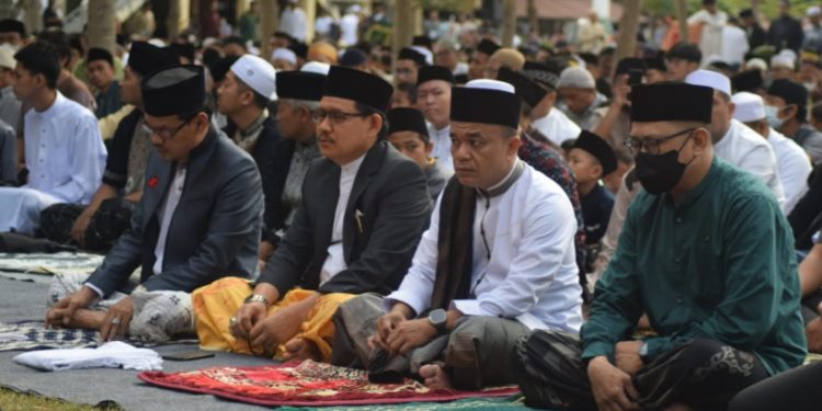 Pemkot Palu Gelar Sholat Idul Fitri 1444 H di Lapangan Vatulemo