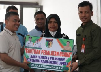 Penyerahan Bantuan Peralatan Usaha Kepada 47 Penerima Manfaat, Ini Pesan Wali Kota