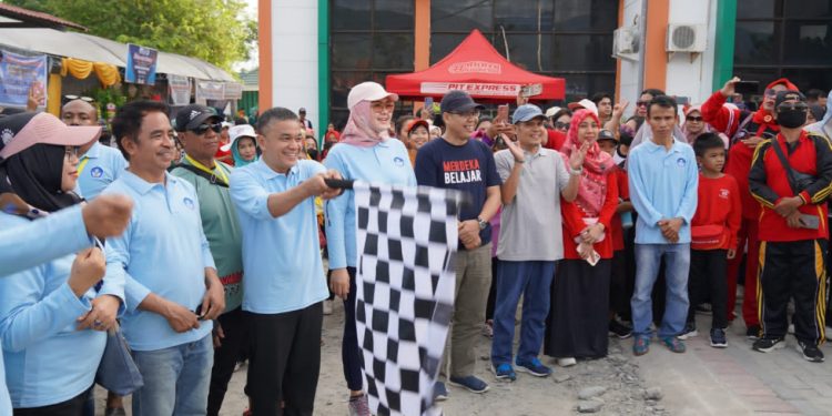 Memeriahkan Hardiknas 2023, Wali Kota Palu Melepas Jalan Santai Guru dan Perserta Didik