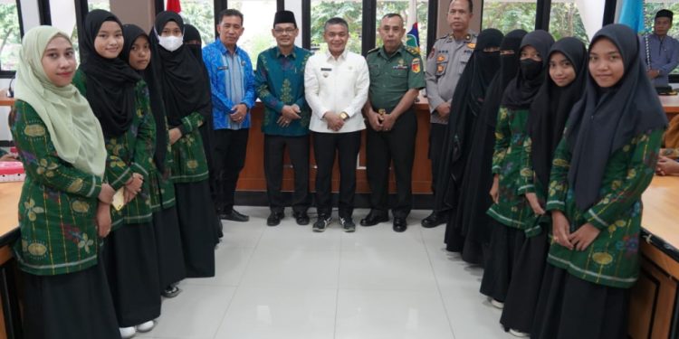 Wali Kota Secara Resmi Melepas Kafilah Kota Palu Untuk Ajang STQH ke-27 Tingkat Provinsi