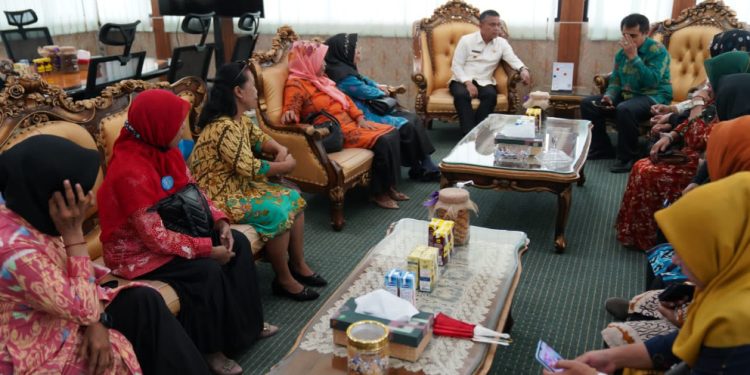 Wali Kota Menerima Kunjungan Guru Honorer dan TK