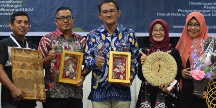 Setyo Susanto Secara Resmi Menutup Kegiatan Peningkatan Kapasitas SDM UKM Kota Palu