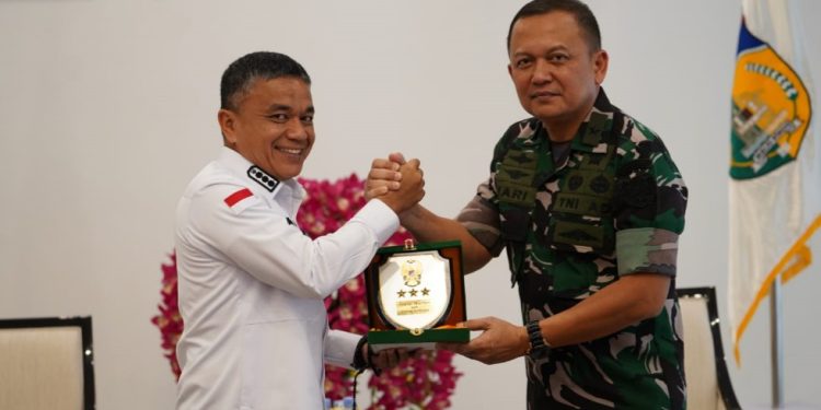 Wali Kota Palu Menerima Kunjungan Sahli Kasad Mabes TNI Bahas Penanggulangan Bencana Alam
