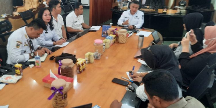 Wali Kota Palu Pimpin Pertemuan Bersama Tim Penilai Kelurahan Mantap