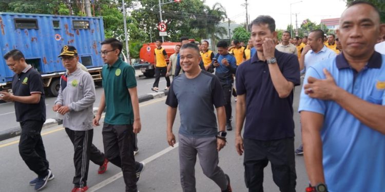 Wali Kota Palu Hadiri HUT ke-77 Bhayangkara Tahun 2023 Yang Dimeriahkan Dengan Jalan Santai