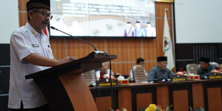 Wali Kota Beri Jawaban Pandangan Umum Fraksi Atas Rancangan Perda Tentang LLAJ