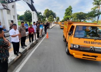 Serahkan 22 Unit Kendaraan Pengangkut Sampah, Wali Kota : Tidak Boleh Digunakan Untuk Hal Lain Selain Mengurus Sampah