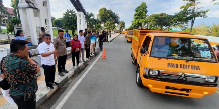 Serahkan 22 Unit Kendaraan Pengangkut Sampah, Wali Kota : Tidak Boleh Digunakan Untuk Hal Lain Selain Mengurus Sampah