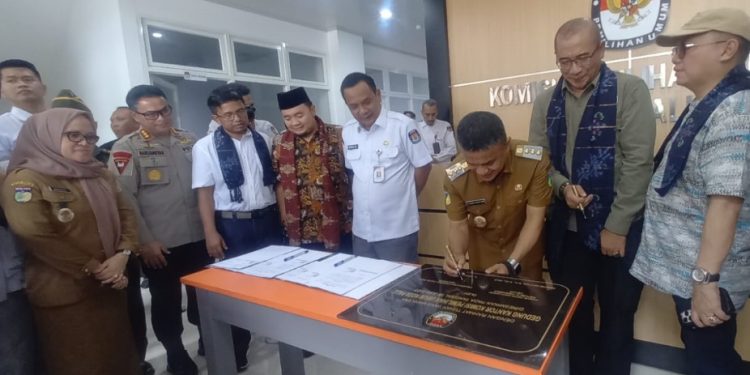 Peresmian Gedung Baru KPU Kota Palu, Ini Harapan Wali Kota