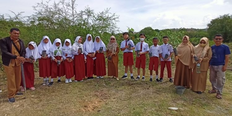 Kampanye Adiwiyata, SDN 3 Palu Gelar Berbagai Kegiatan : Tanam Pohon, Pemilahan Sampah Plastik Hingga Sehari Bebas Kendaraan Bermotor