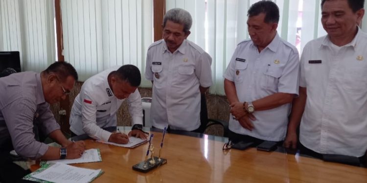 Penandatanganan Addendum, Bulog Naikan Harga Beras Untuk ASN