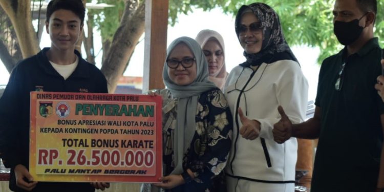 Pemkot Palu Berikan Bonus Rp138 Juta Untuk Atlit POPDA
