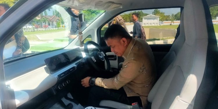 Jajal Mobil Listrik, Wali Kota Pertimbangkan Untuk Menjadi Mobil Dinas Pemkot Palu