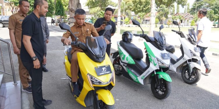 Test Ride Motor Listrik, Wali Kota : Bisa Menjadi Alternatif Untuk Kendaraan Dinas