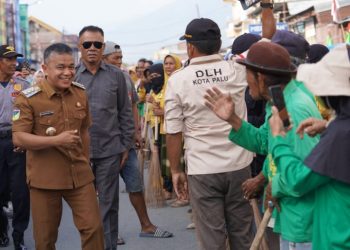 Pascabentrok Warga, Wali Kota Palu Ajak OPD dan Seluruh Anggota Padat Karya Bersih-Bersih Di Pasar Inpres Manonda