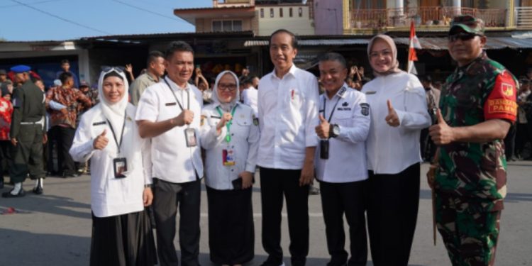 Lihat Lagi, Foto-Foto Presiden Jokowi Kunjungi Pasar Masomba Didampingi Wali Kota Palu