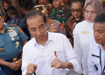 Jokowi Kunjungi Pasar Masomba Didampingi Wali Kota Palu